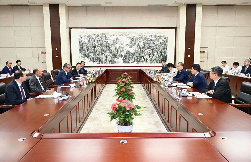 梁言顺与摩洛哥首相阿齐兹·阿赫努什一行举行工作会谈
