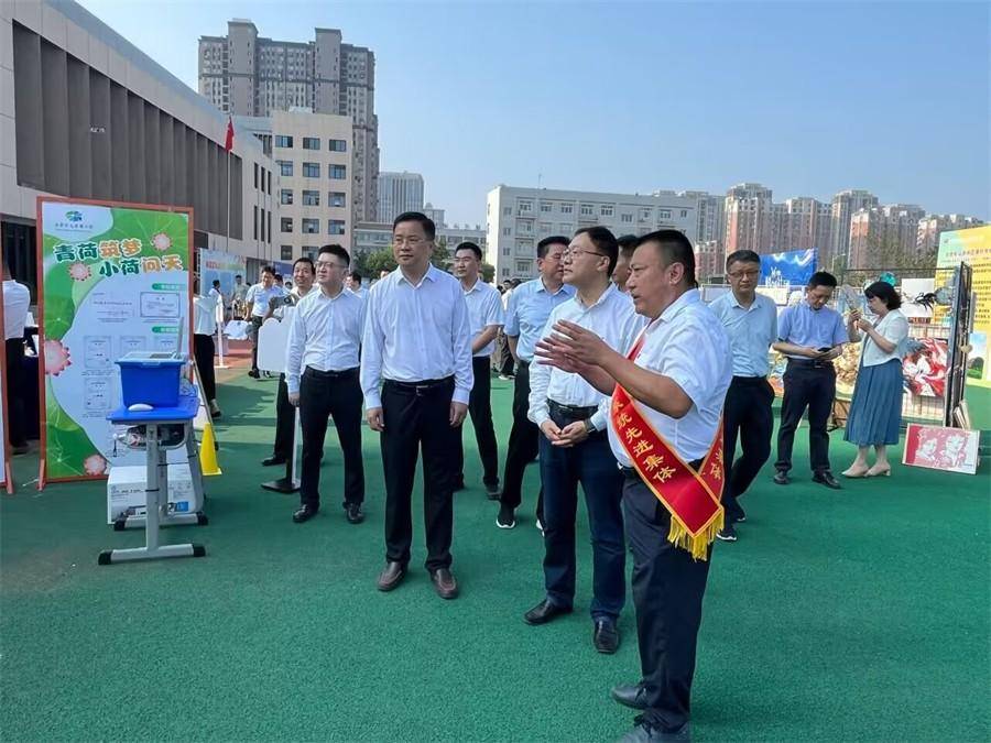 合肥市七里塘小学参加新站高新区教育工作暨庆祝第40个教师节大会