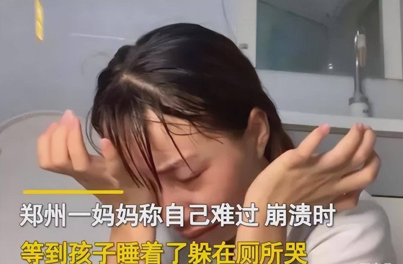 4年前因吃奶太用力被妈妈用剪刀划成花脸的小男孩，如今长成这样
