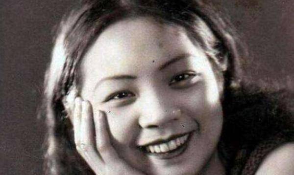 民国女子因名字太高雅被排挤，她听校长建议改名，结果红遍上海滩
