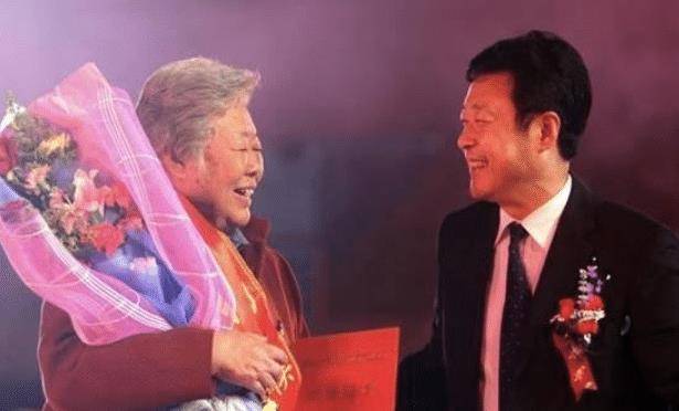 她11岁成童养媳嫁表哥，因太漂亮被印第3版人民币上，名字很耳熟